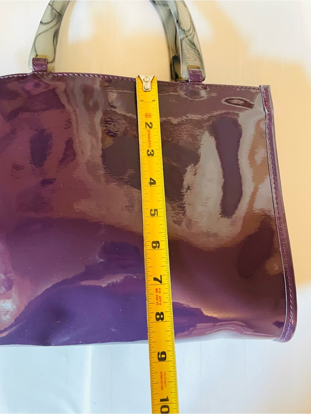 VTG Neiman Marcus Patent Tote Bag Plum Purple Handbag Marbled Lucite Handles - Picture 6 of 9